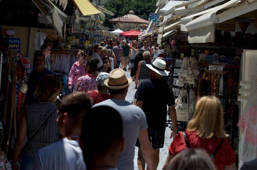 Crete: Day Tour to Heraklion City, Market & CRETAquarium - The outdoor market near central Heraklion: what to buy and how to shop fast