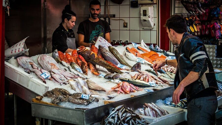 Crete: Knossos Palace, Heraklion City, Market Guided Tour - Heraklion’s historic center: harbor views, old streets, and market time