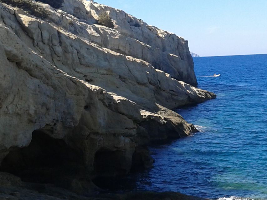 Crete: Matala Beach and Hippie caves, Red beach - Swimming in Matala: when the sea is the real schedule