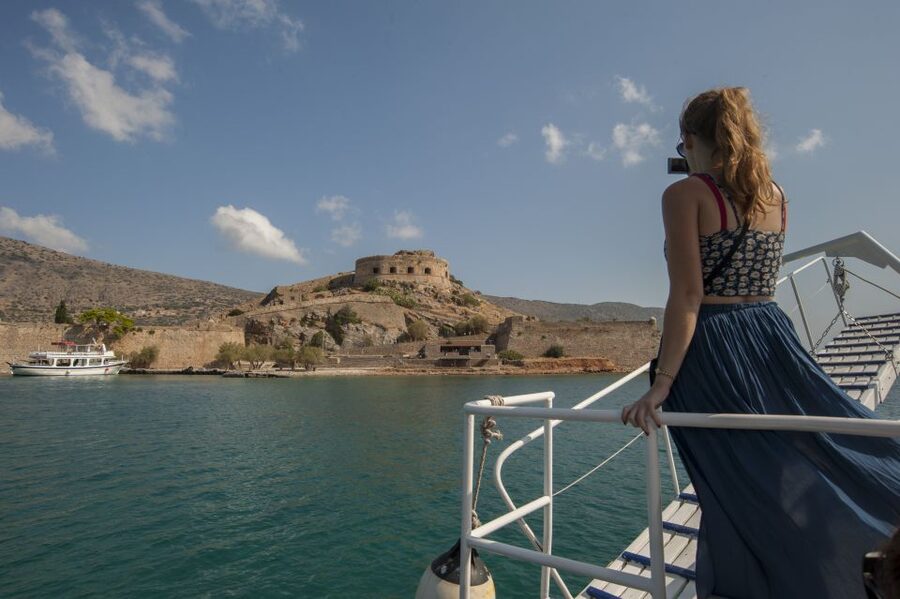 Crete: Spinalonga, Agios Nikolaos and Elounda with BBQ Lunch - Agios Nikolaos: lake views, shopping, and a slower finish