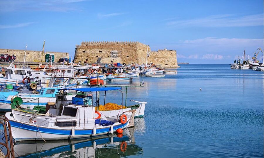 Day Trip To Heraklion City Center & Market & CretAquarium - Koules fortress and the old port: Venetian walls for your photo roll