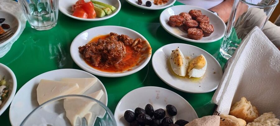 Food Tour in Heraklion – Discover Cretan Flavors - How this 4-hour Heraklion food walk really feels