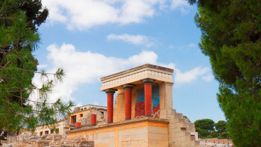 From Heraklion: Historical Center City Tour & Knossos Palace - Heraklion City Center Walk: Old Streets, Venetian Harbor Views