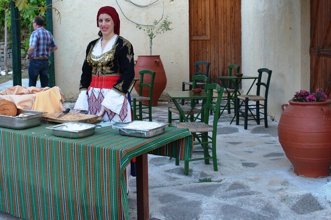 From Heraklion & Malia: Cretan Folklore Night with Buffet - Tour guide support and language options