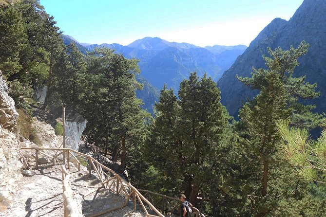 Full Day Samaria Gorge 10-Mile Walking Tour - Getting There from Heraklion and Beyond: The Pickup Plan That Helps
