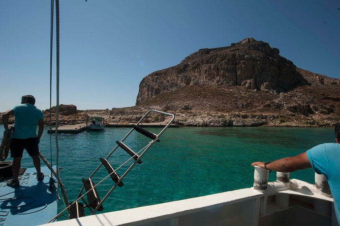 Gramvoussa - Balos - Transportation, timing, and the group-size trade-off