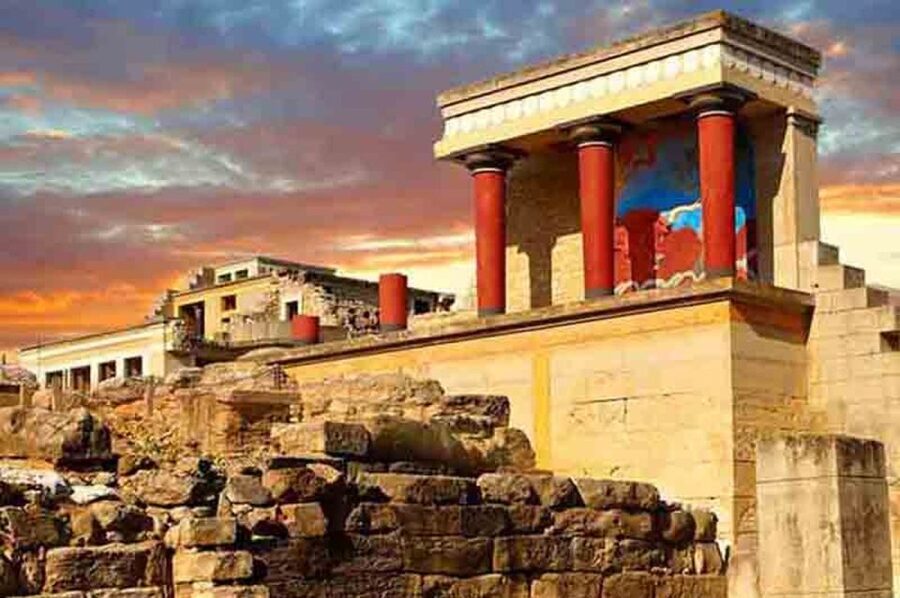 Heraklio:Knossos Palace-Museum-Heraklio ALL IN SKIP The line - The Bilingual Guide Experience (Roxani + Audio Headsets): Good, With a Caveat