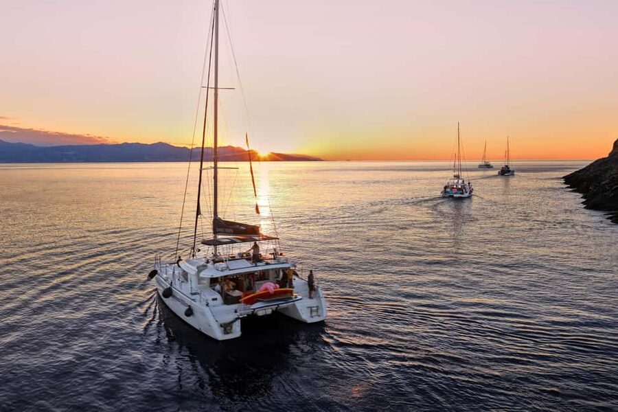 Heraklion: Dia Island Catamaran Cruise with Dinner and Wine - Boarding in Heraklion: marina meeting point and first comforts