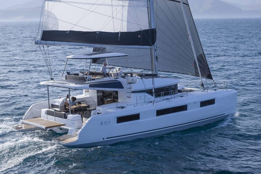 Heraklion: Dia Island Luxury Catamaran Cruise with Meal - Heraklion’s Old Venetian Port Start: Koules Fortress and a Smooth Roll-Out