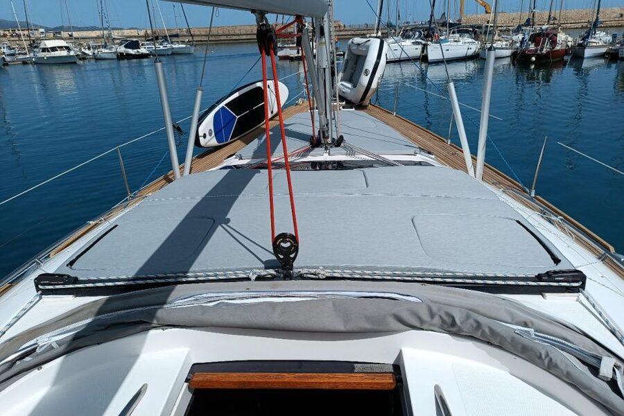 Heraklion: Dia Island Luxury Sailing Trip with Meal & Drinks - Private vs shared: which style matches your group