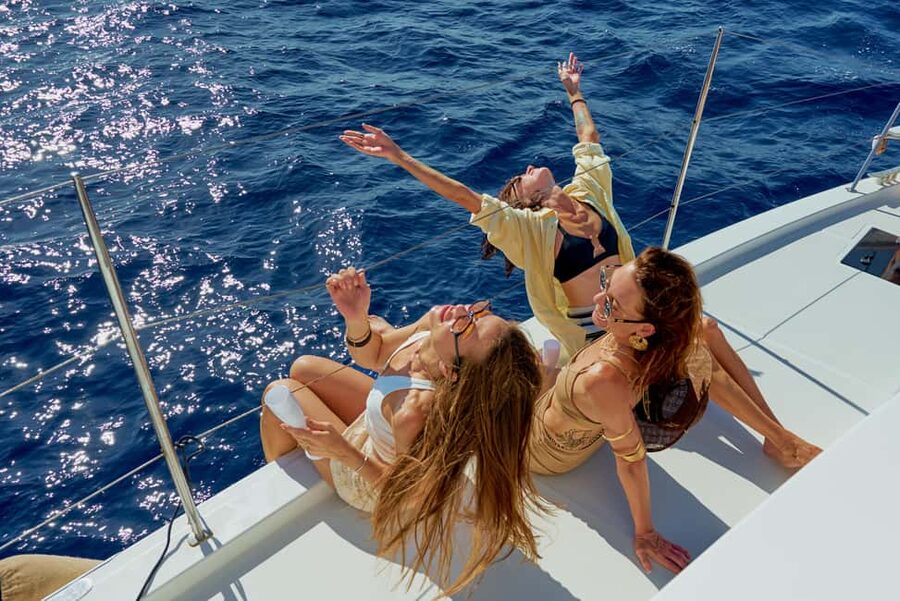 Heraklion: Dia Island Romantic Sunset Cruise with Wine - Food and Drinks: The All-Inclusive Bar Isn’t Just Marketing