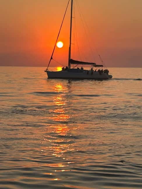 Heraklion: Dia Island Sunset Boat Tour with Dinner - Sailing north from Heraklion Port: what the outbound 80 minutes gives you