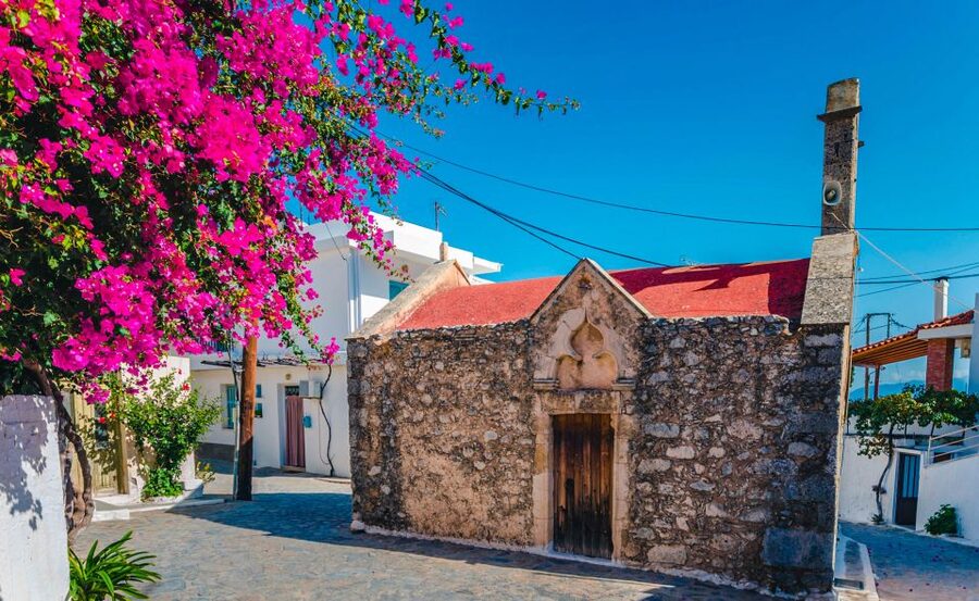 Heraklion: Eastern Crete Highlights Shore Private Tour - Agios Nikolaos and the lakefront break from driving