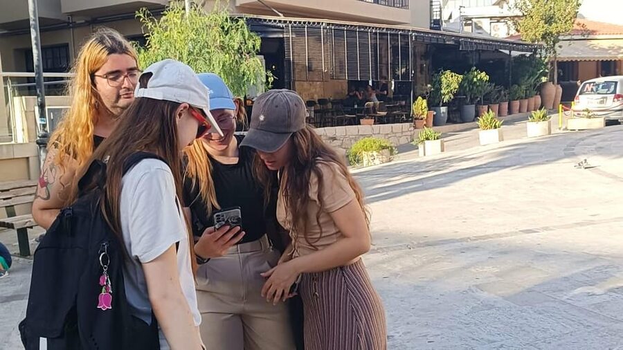 Heraklion: Family Zorba Treasure Hunt with Food Stop - Starting at Rocca a Mare Fortress: your game begins before you even walk
