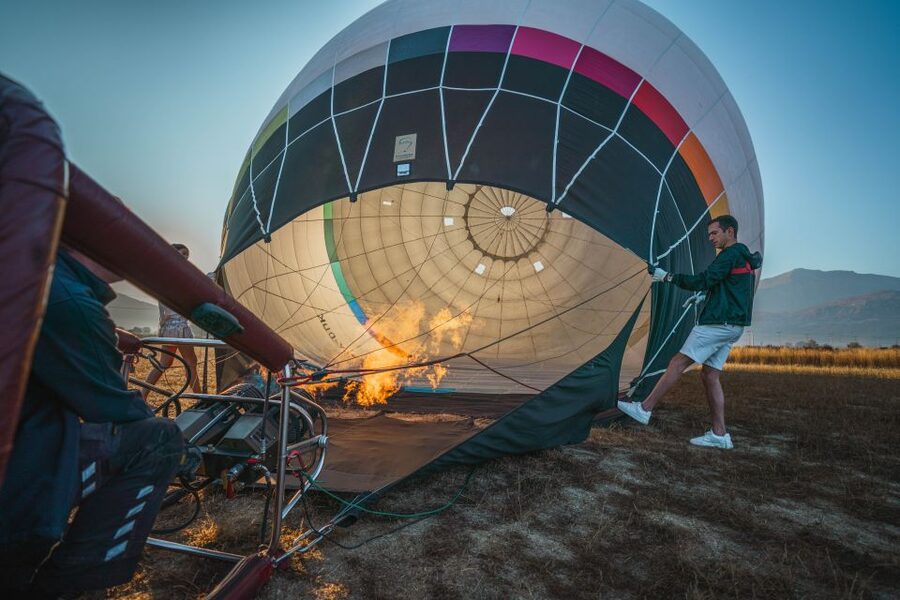 Heraklion: Sunrise Balloon Flight & Sunset Catamaran Cruise - Sunrise Balloon Over Lassithi Plateau: Worth Getting Up Early