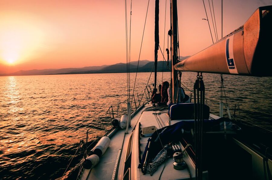 Heraklion: Sunset Private Sailing Trip to Dia island - The return to Heraklion: skyline colors, sunset photos, and nightfall