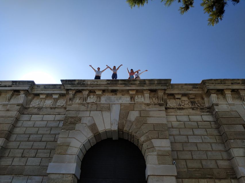 Heraklion: Walking city tour & Wine tasting - Kornarou Square to the City Streets: Photo Stops and Food Market Time