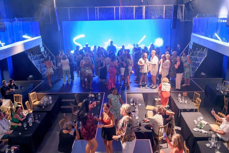 Hersonissos: Alar Spectacular Dinner Show - After the curtain call: dancing and meeting the performers