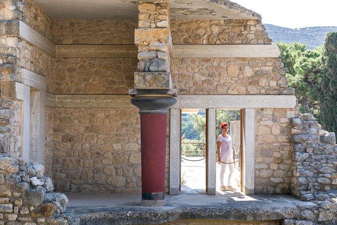 Knossos Palace and Arch. Museum of Heraklion Tour - Palace of Knossos walking tour: 90 minutes that should feel like more