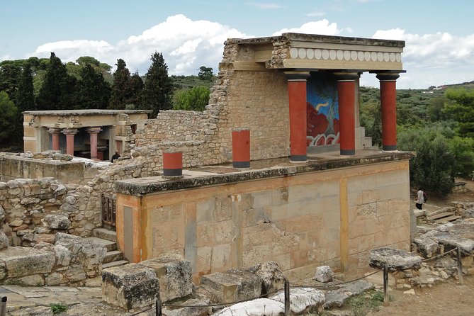 Knossos Palace guided tour - Heraklion City tour + market - The Patsides Minoan Farm stop: Cretan products, fields, and a possible sales twist