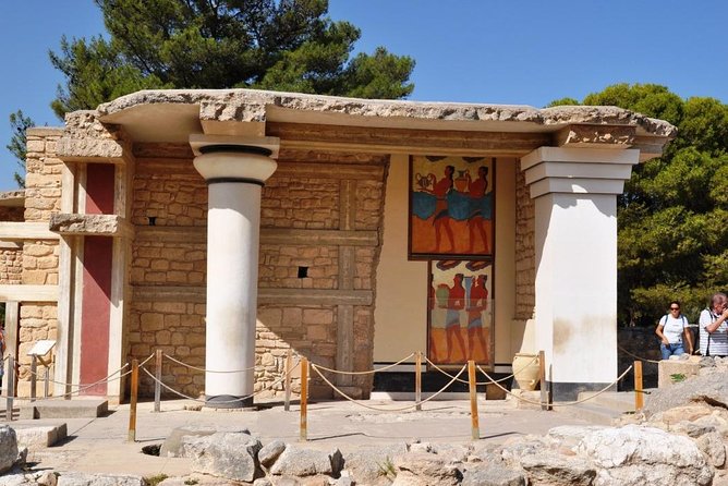 Knossos Palace guided tour - Heraklion City tour + market - Bus day reality: timing, group size, and why it can feel hectic