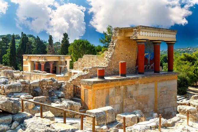Knossos Palace & Heraklion City Tour - Stop 2: Heraklion historic center, café time, and church landmarks