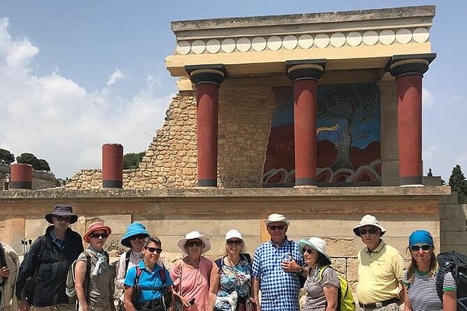 Knossos palace & the Archaeological museum of Heraklion (with Transfer) - Small-group dynamics: what you gain with a tight headcount