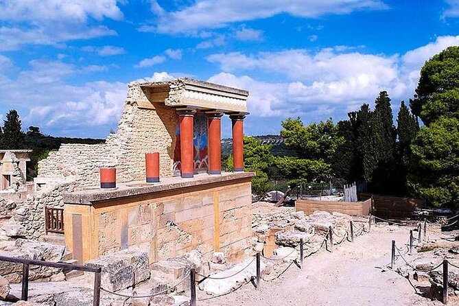 Knossos palace & the Archaeological museum of Heraklion (with Transfer) - Heraklion Archaeological Museum: artifacts that anchor 5,500 years