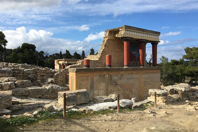 Labyrinth of Knossos Skip-the-Line Ticket with Tour Guide - Meeting the guide at the ticket booth (and how not to miss your slot)