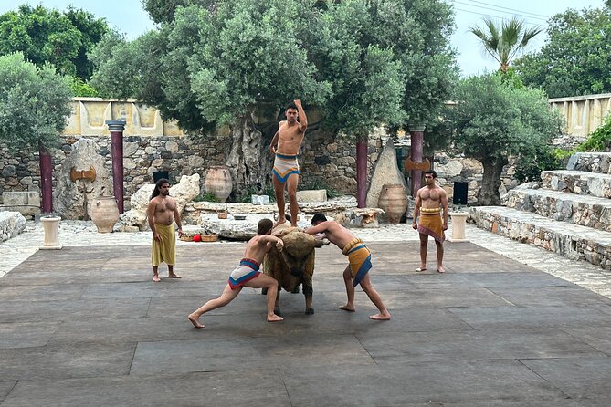 Minoan Day Experience - The treats before the show: bread, olives, paspermia, ice tea, wine