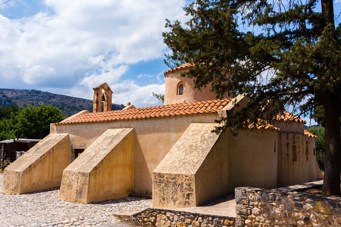 Road-trip to Lasithi, Zeus Cave, Vidiani, Krasi & Olive Mill Farm - Krasi: plane-tree shade and real water-stop vibes