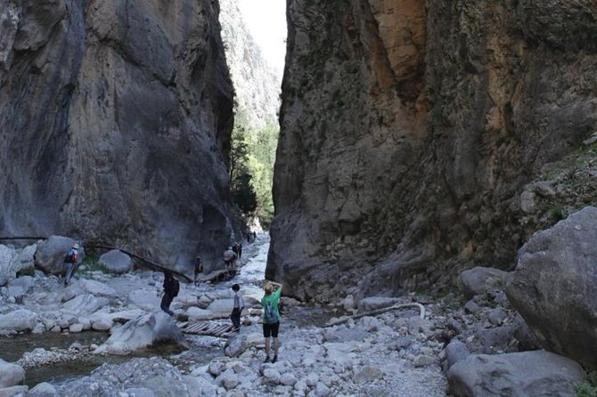 Samaria Gorge Trek: Full-Day Excursion from Heraklion with Guide - Why the Samaria Gorge day feels like a real hike, not a bus tour