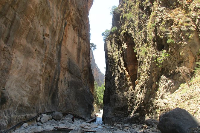 Samaria Gorge Trek: Full-Day Excursion from Heraklion with Guide - The 5–6 hour descent: what you’ll actually experience in the gorge