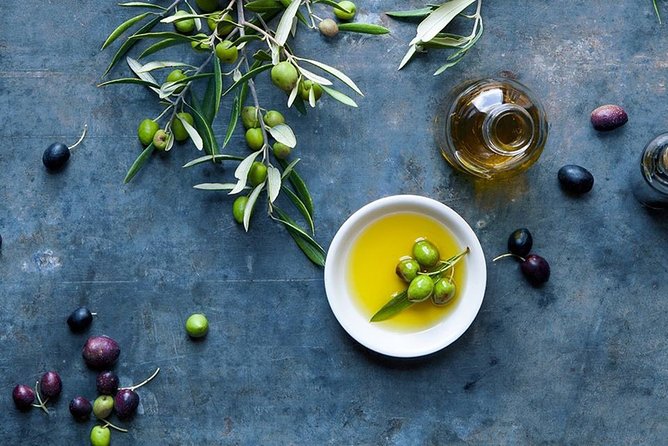 Semi Private Wine and Olive Oil tour (Transfer & Lunch Incl.) - Semi-private group size: why max 8 matters